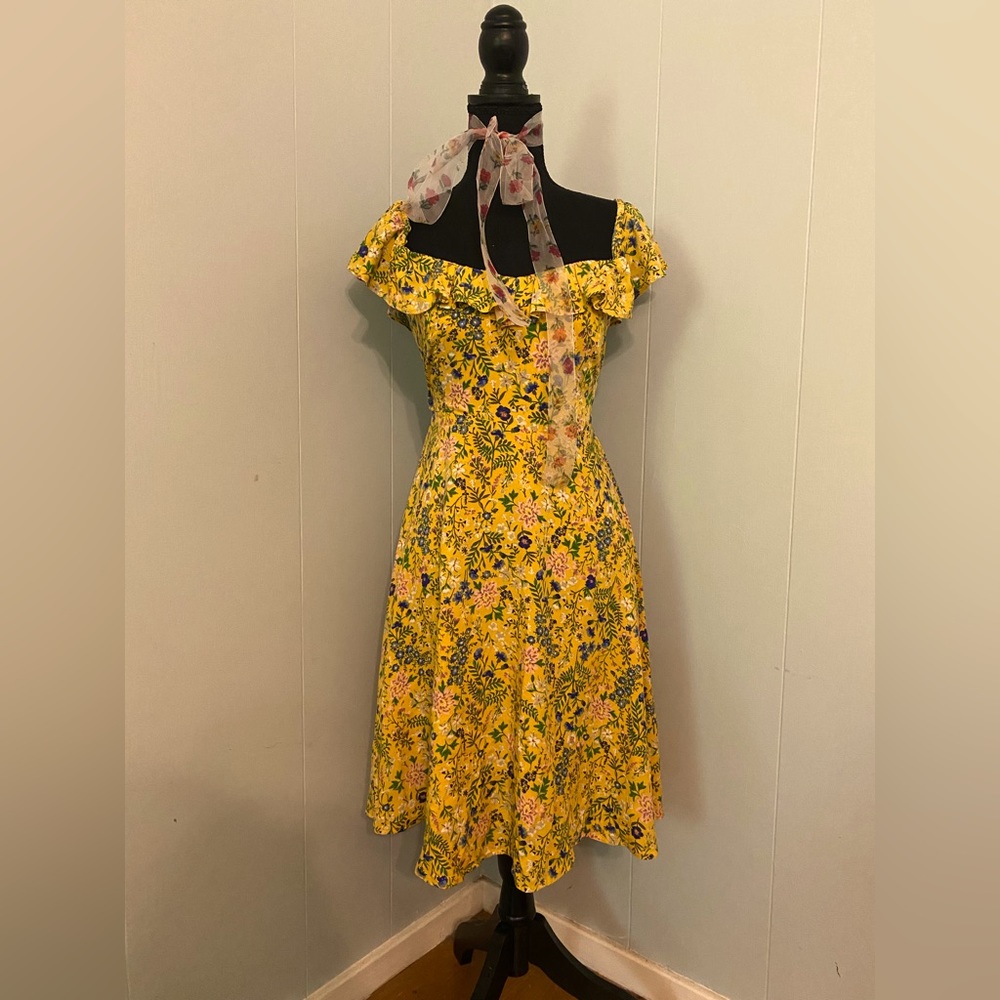 Beautiful spring floral print dress. Ready for any event!!